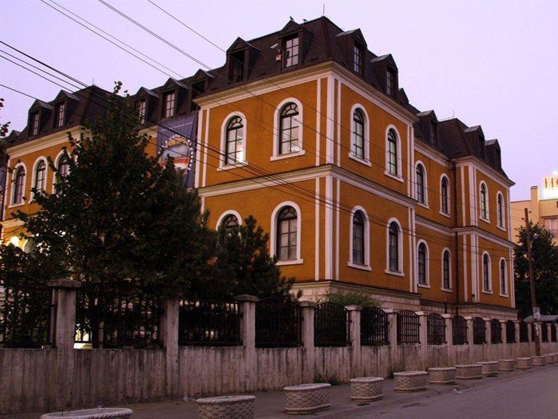 Hotel Parlament Prishtinë Exterior photo