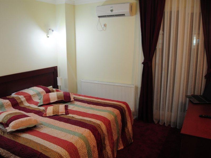 Hotel Parlament Prishtinë Room photo