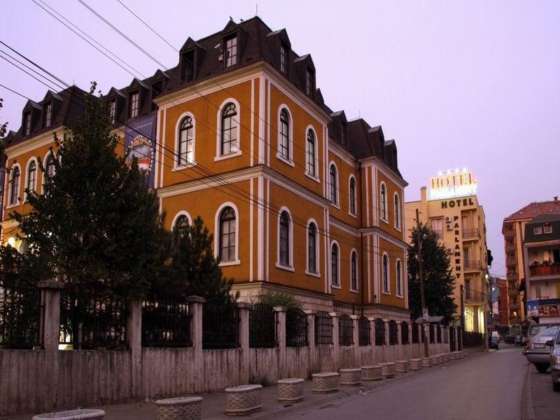 Hotel Parlament Prishtinë Exterior photo
